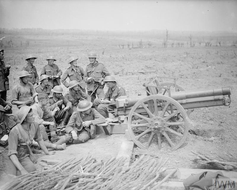 Captured German field gun 7.7 cm FK 96 n.A. near Wytschaete, 10 June 1917. © IWM (Q 5481)