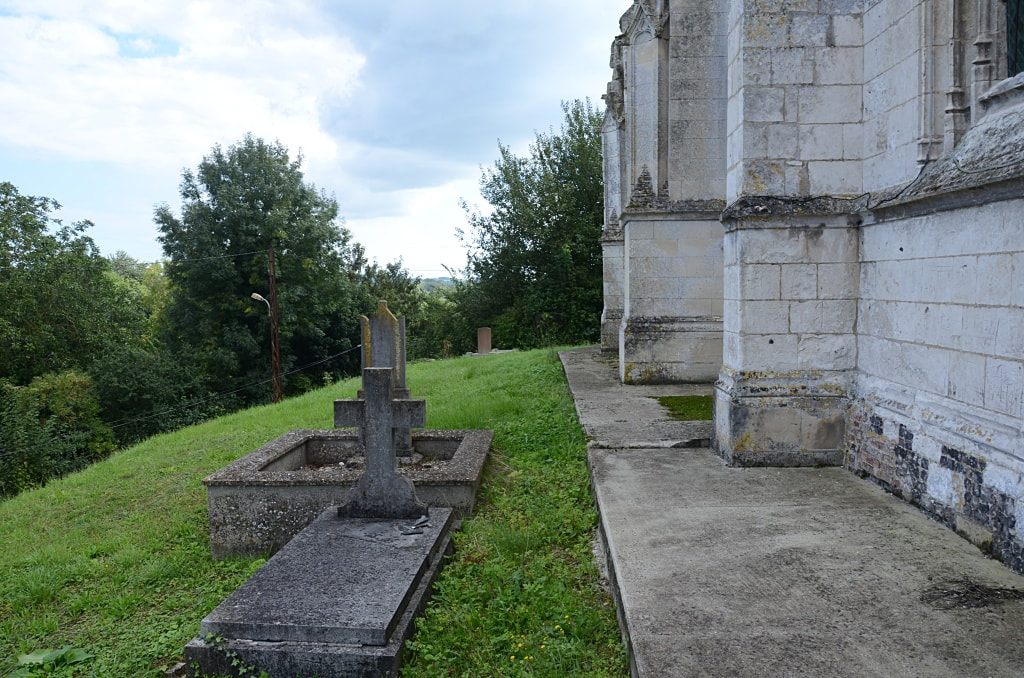 Liercourt Churchyard