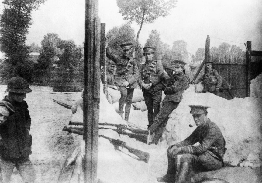 Soldiers of the 4th Dragoon Guards take up defensive positions while waiting for the 4th Battalion, Royal Fusiliers. Note the civilians (left). © IWM Q 83057