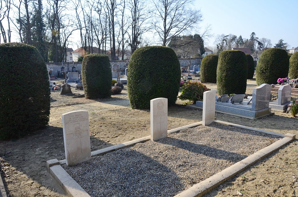 Neuilly-St. Front Communal Cemetery