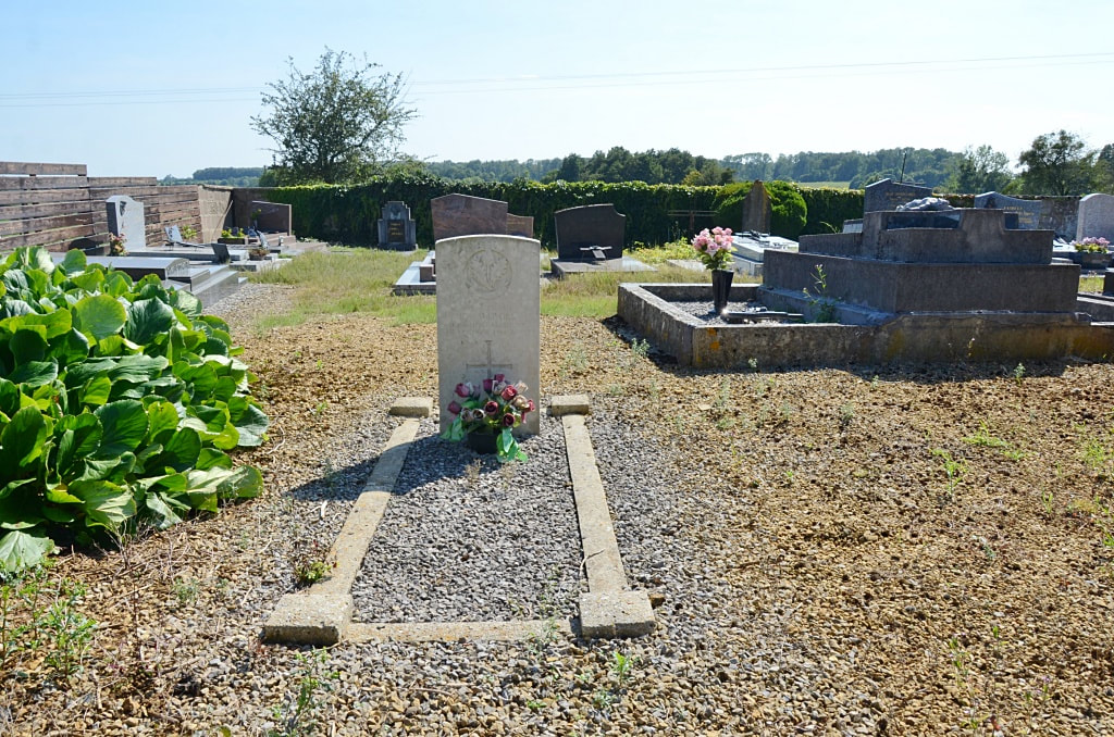 Neuvizy Communal Cemetery