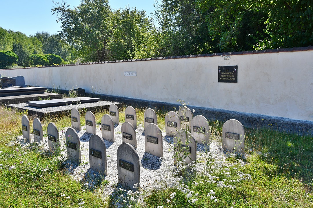 Pontcarré Communal Cemetery