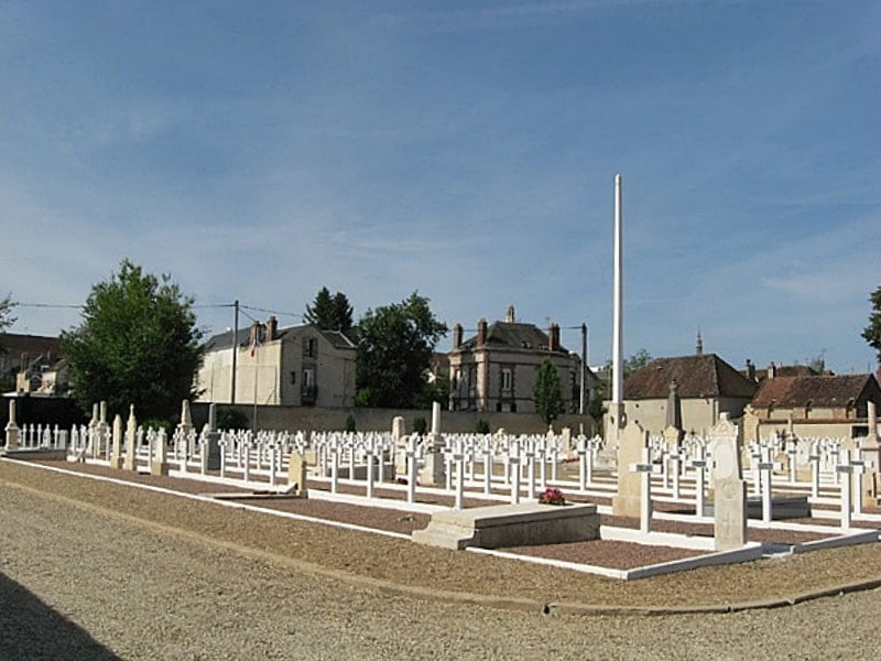 Sens-sur-Yonne Communal Cemetery