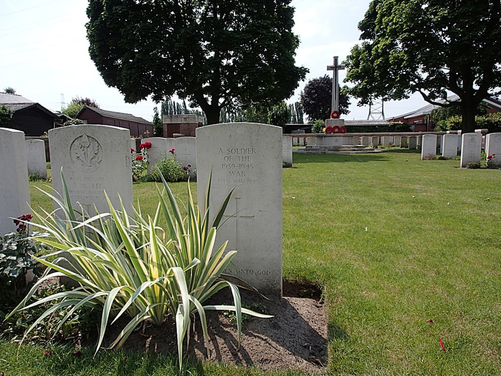 Vichte Military Cemetery, WW2