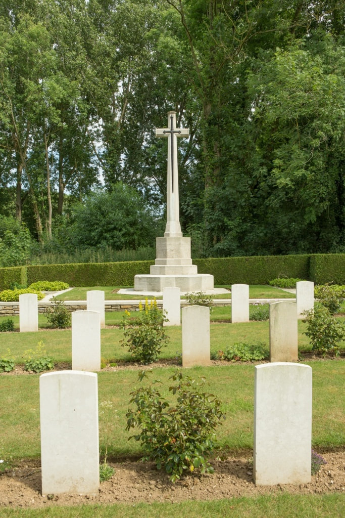 Agny Military Cemetery