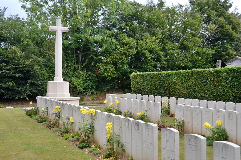 Amerval Communal Cemetery Extension