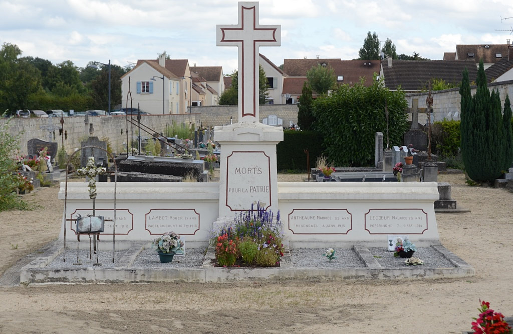 Asnières-sur-Oise Communal Cemetery