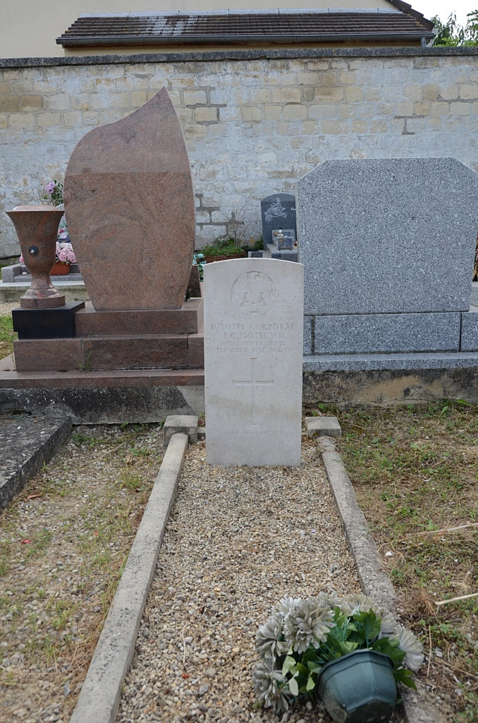 Asnières-sur-Oise Communal Cemetery