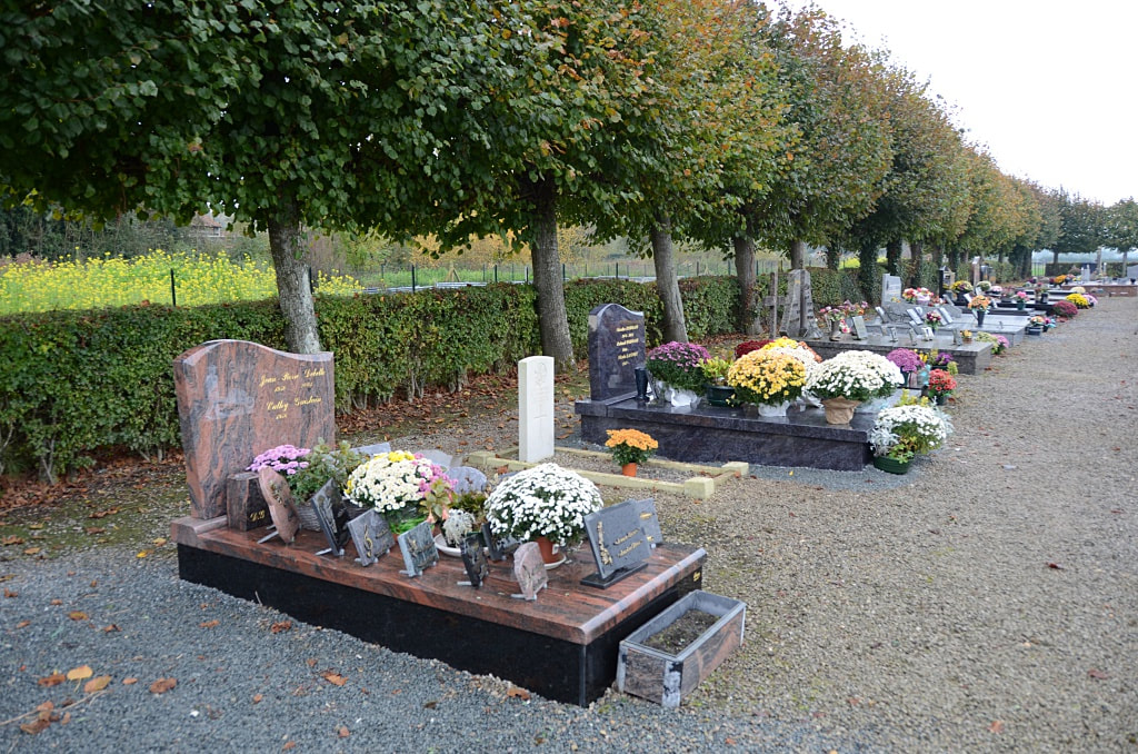 Auchy-lès-Hesdin Communal Cemetery - WW1 Cemeteries.com - A ...