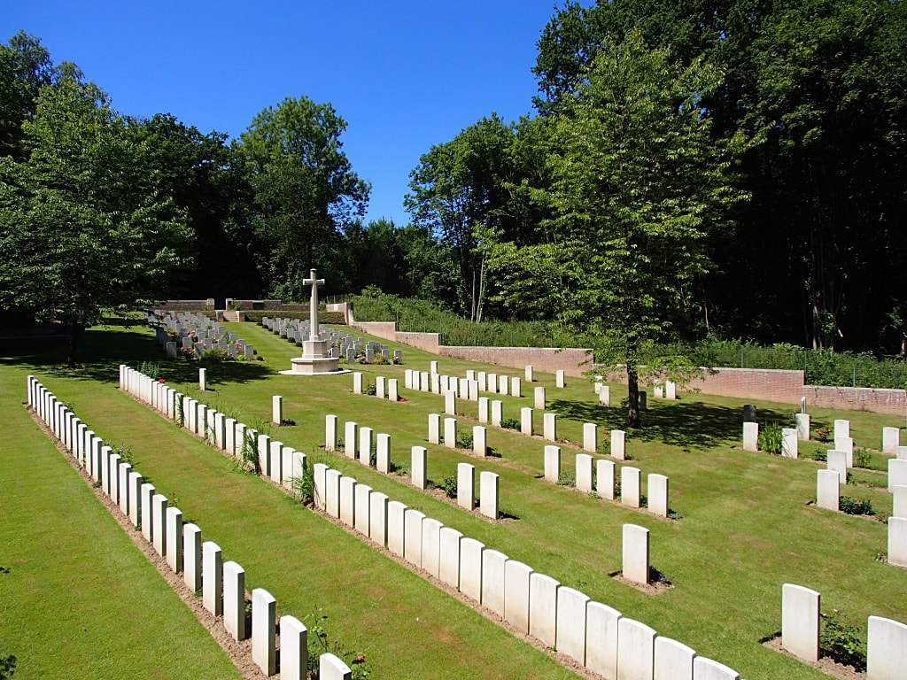 Aveluy Wood Cemetery