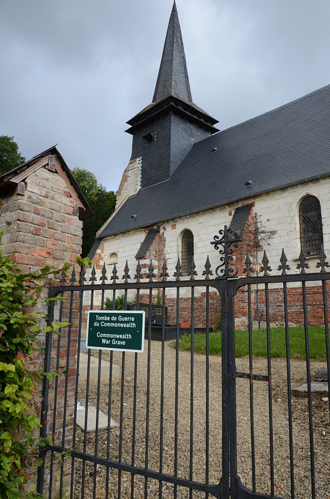 Avesnes-Chaussoy Churchyard 