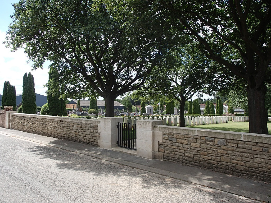 Avesnes-le-Comte Communal Cemetery Extension