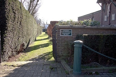 Baarle Churchyard 