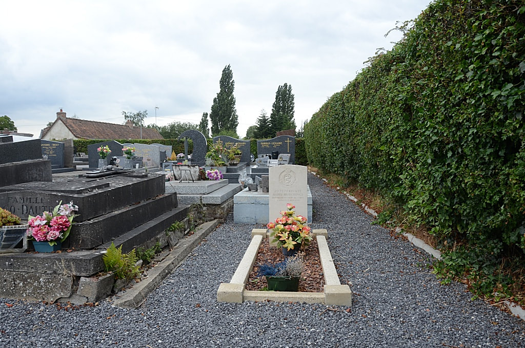 Beaumont-en-Cambrésis Communal Cemetery