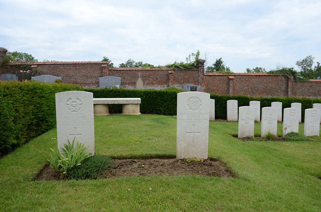 Beauval Communal Cemetery, WW2 - Fraleigh.