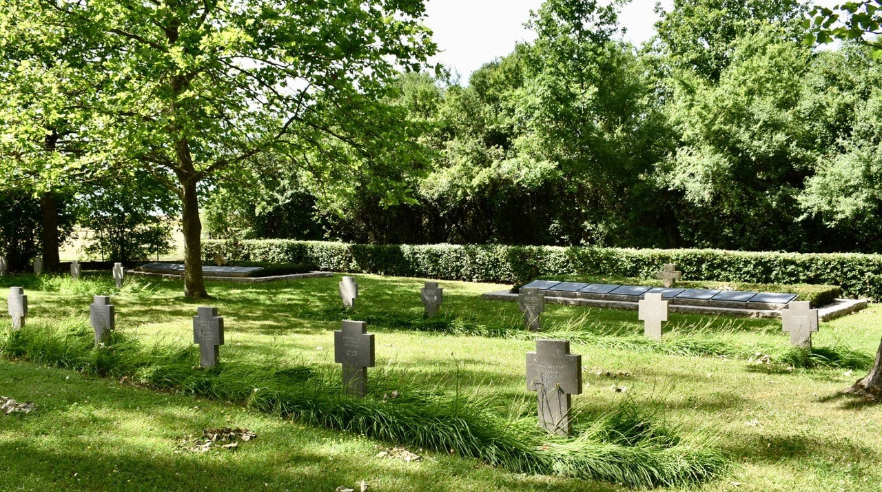 BISPING FRENCH AND GERMAN MILITARY CEMETERY