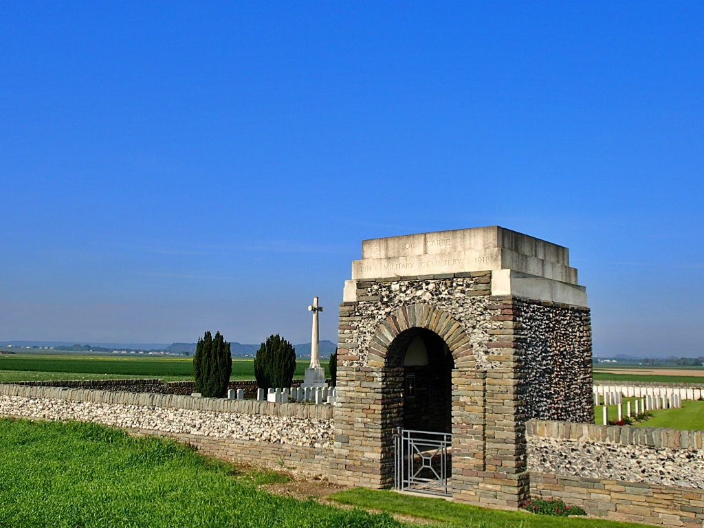 Bois-Carré Military Cemetery, Haisnes