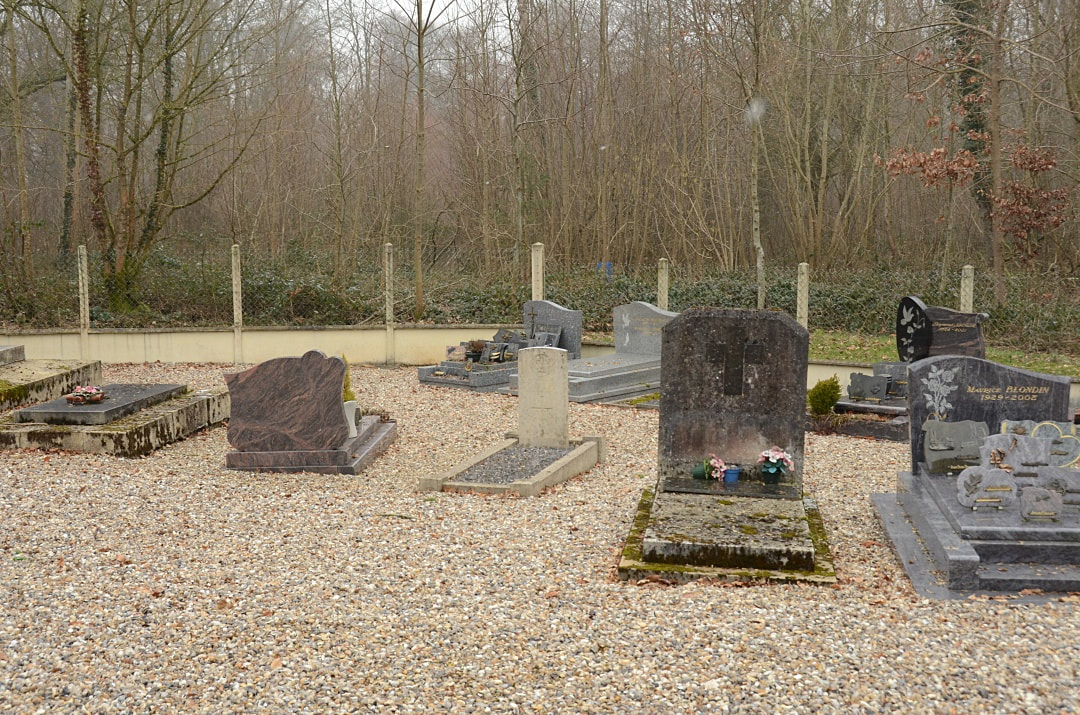 Bouillancourt-en-Séry Communal Cemetery