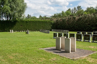 Canticrode (Krijgsbaan) Civil Cemetery