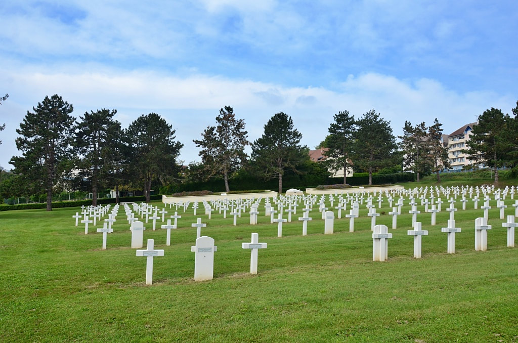 CHÂTEAU-THIERRY (LES CHESNEAUX) FRENCH NATIONAL CEMETERY