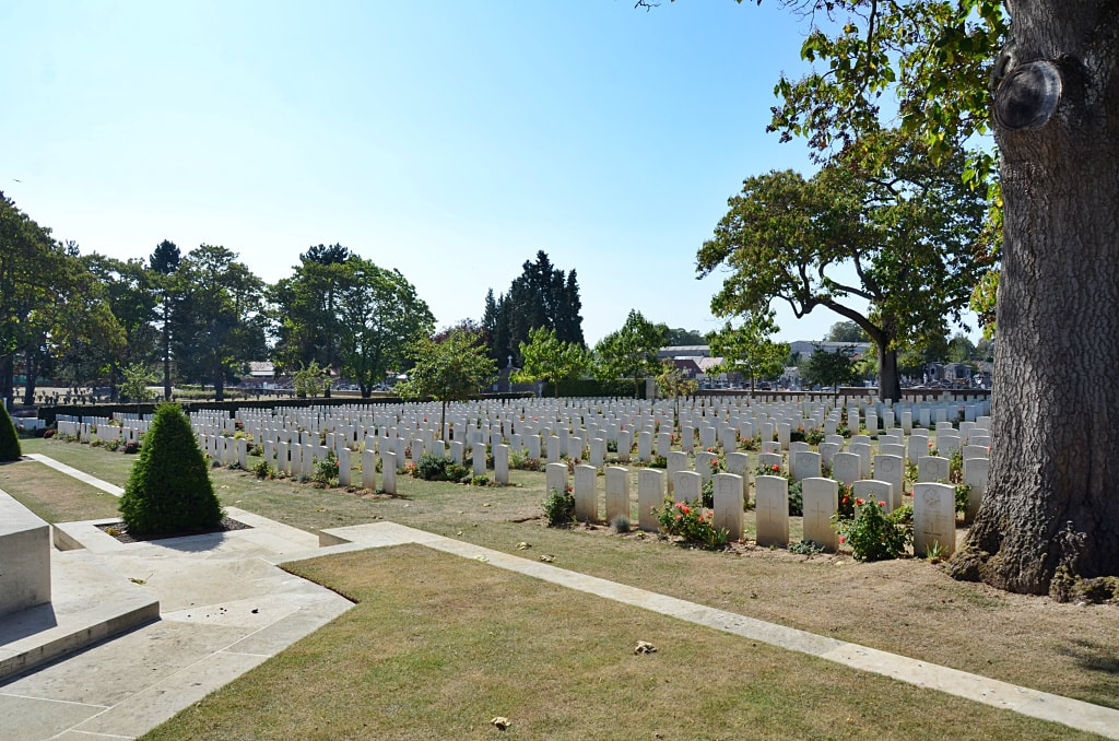 Chauny Communal Cemetery British Extension