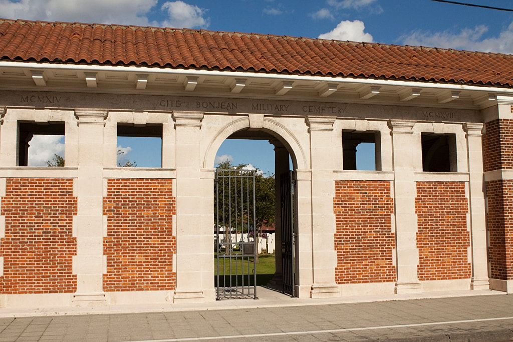 Cité Bonjean Military Cemetery, Armentières