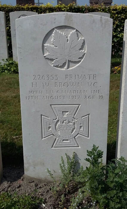 Noeux-les-Mines Communal Cemetery, Victoria Cross, brown