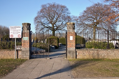 Eksaarde Communal Cemetery