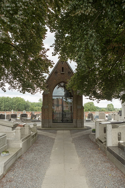Eksaarde Communal Cemetery