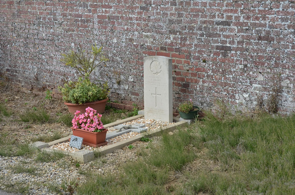 Fresnoy-lès-Roye Communal Cemetery