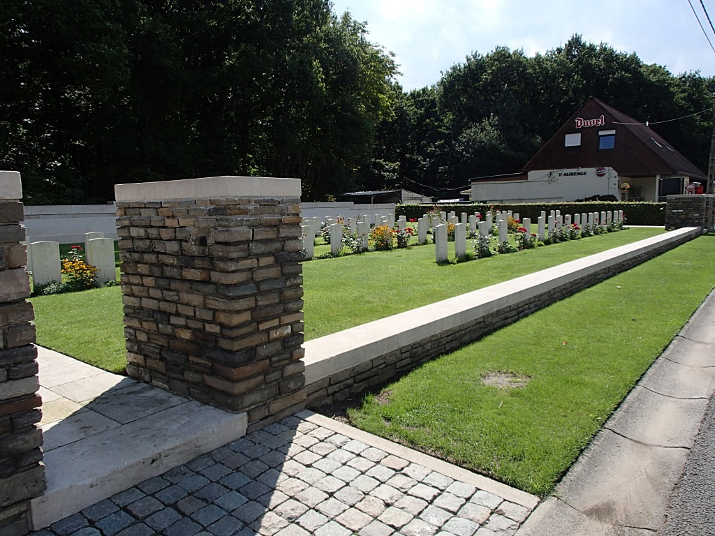 Hyde Park Corner (Royal Berks) Cemetery