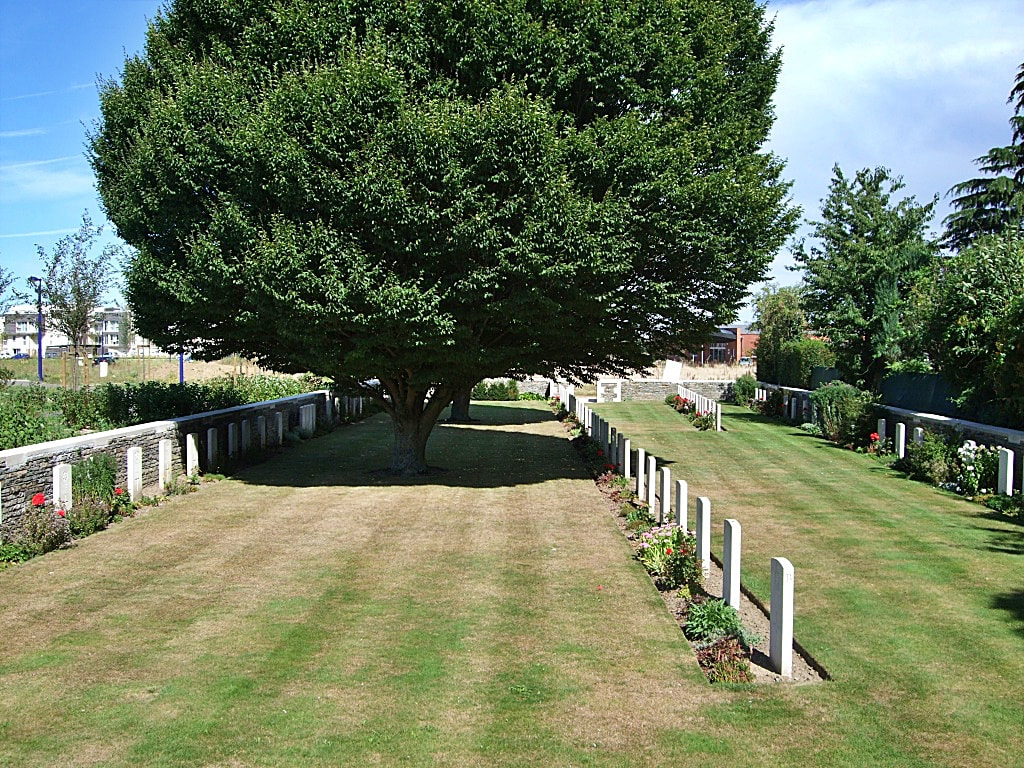 Chapelle-d'Armentieres Old Military Cemetery