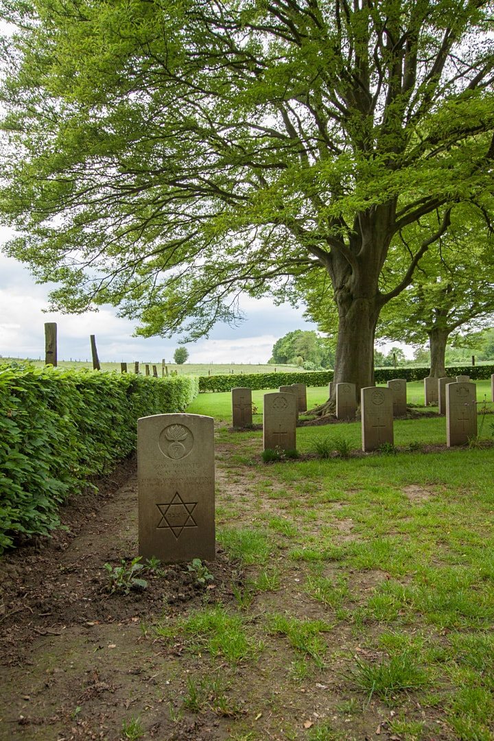 Lapugnoy Military Cemetery