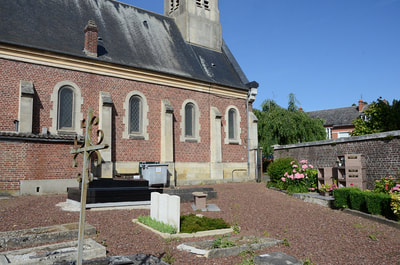 Le Catelet Churchyard