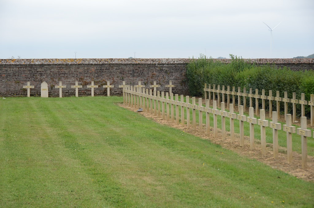 Le Quesnel Communal Cemetery