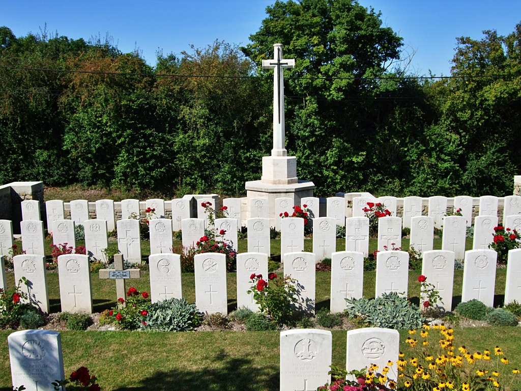 Longpre-les-Corps Saints British Cemetery 