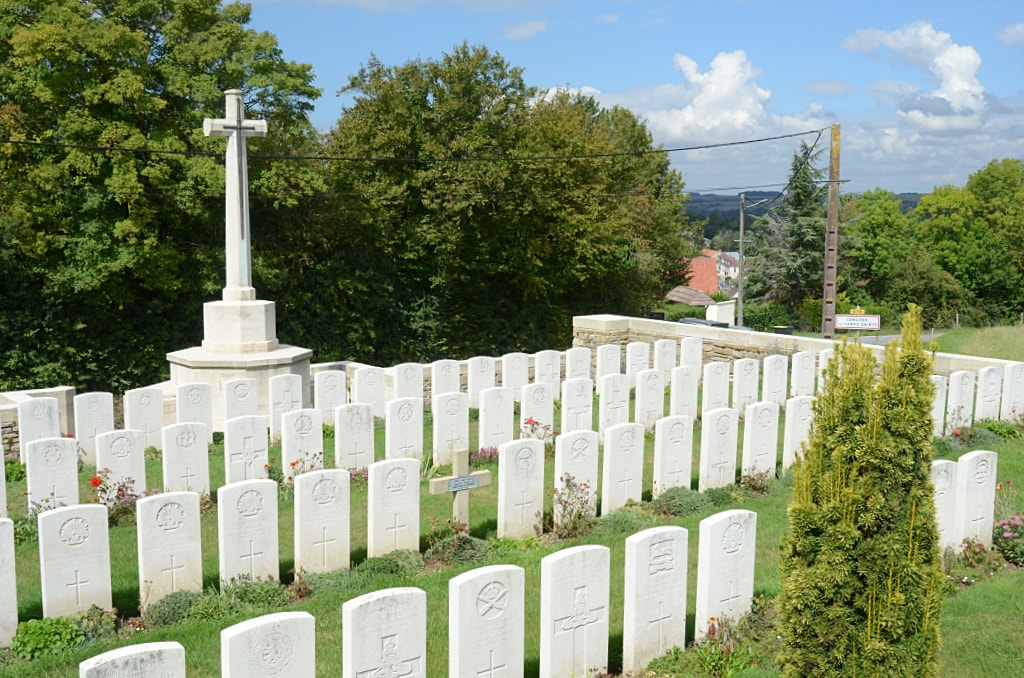 Longpre-les-Corps Saints British Cemetery 