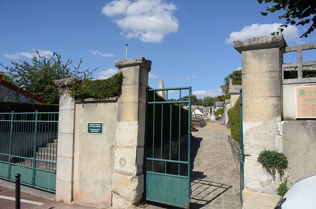 Louvres Communal Cemetery