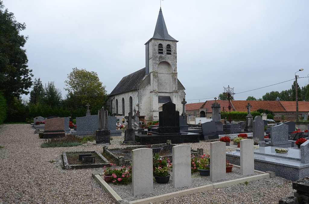 Maison-Roland Churchyard