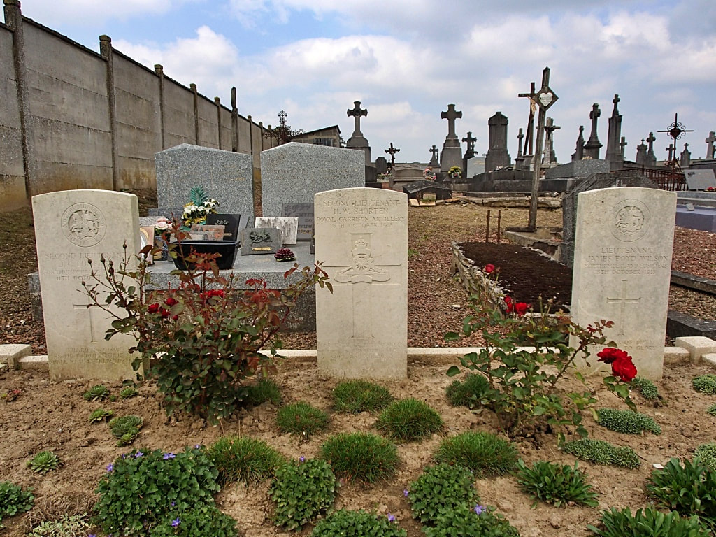 Maurois Communal Cemetery