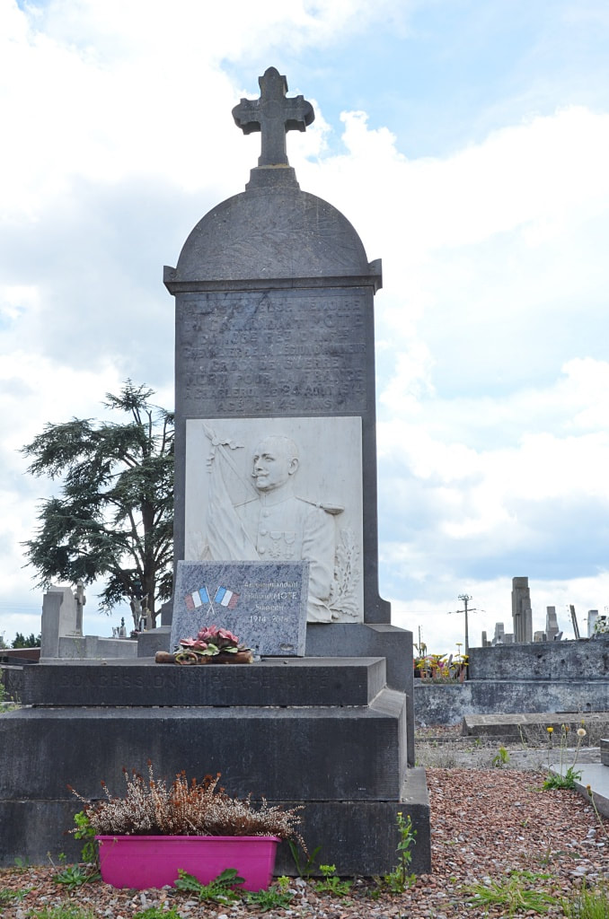 Monceau-St.-Waast Communal Cemetery
