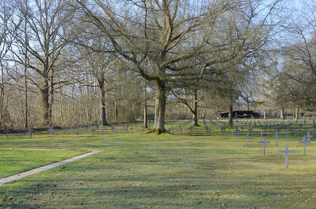 Mons-en-Laonnois Germany Military Cemetery