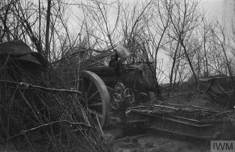 60-pounder gun in position in a hedge south of Le Touquet, near Frelinghien, October 1914. © The rights holder (IWM Q 56691)