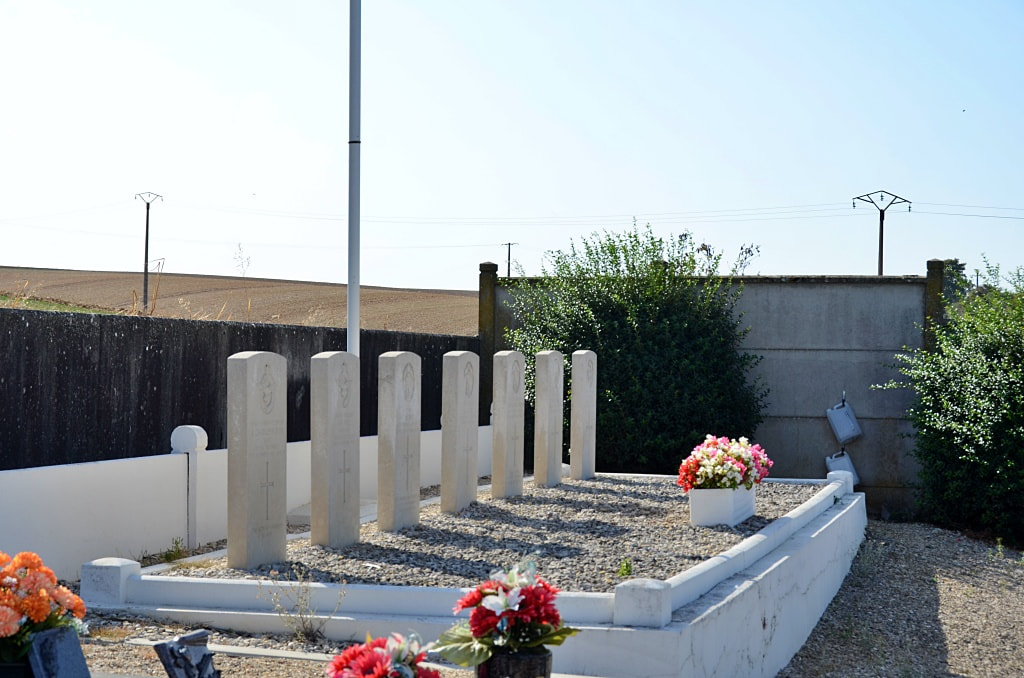 Moÿ-de-l'Aisne Communal Cemetery