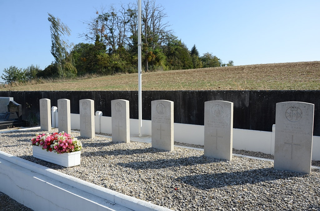 Moÿ-de-l'Aisne Communal Cemetery