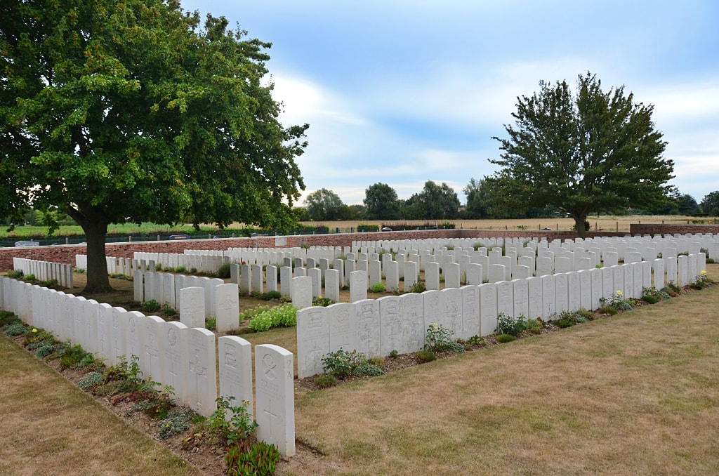 Naves Communal Cemetery Extension