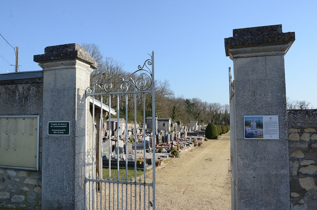 Neuilly-St. Front Communal Cemetery