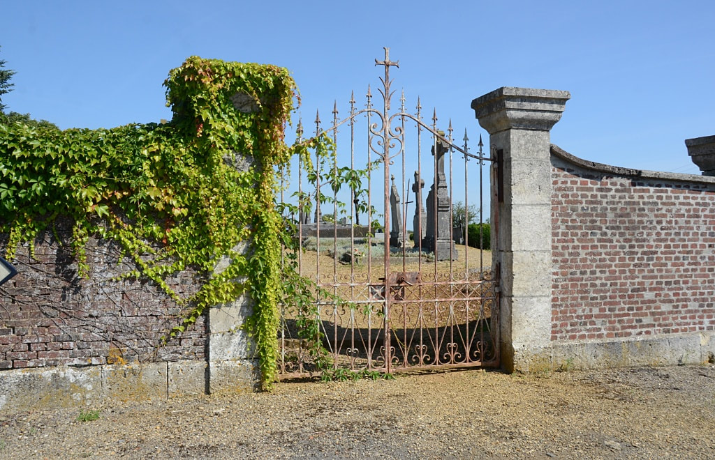 Neuvizy Communal Cemetery