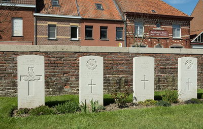 Nieuwkerke Churchyard, WW2