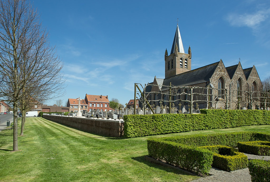 Nieuwkerke (Neuve-Église) Churchyard